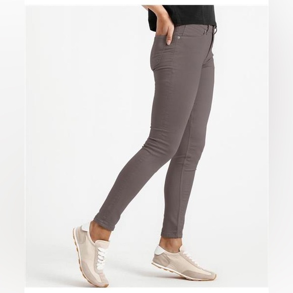 BNWT Duer No Sweat Skinny Pants in Grey Size 32 x 31 - Picture 3 of 4